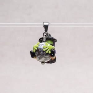 Kettenanhänger angeflogene Hexe